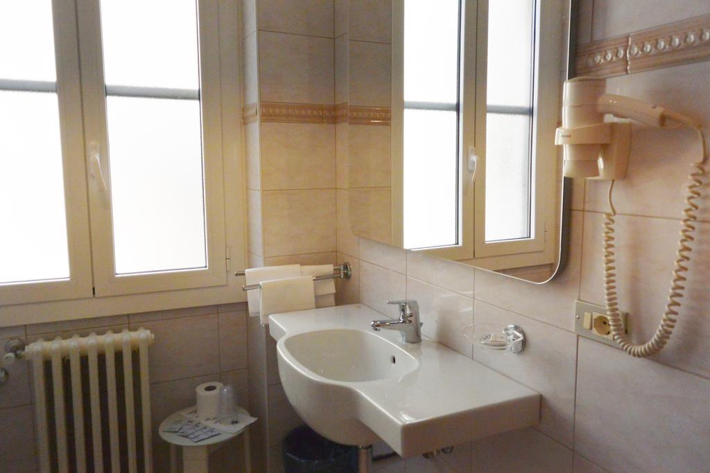 Dipendenza Aurora Apartment Pavia Bagian luar foto