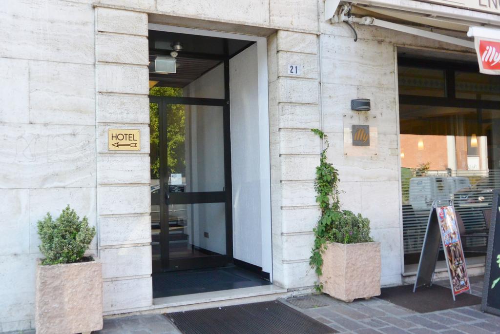 Dipendenza Aurora Apartment Pavia Bagian luar foto