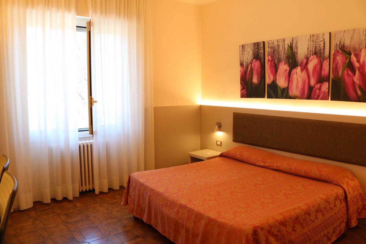 Dipendenza Aurora Apartment Pavia Bagian luar foto