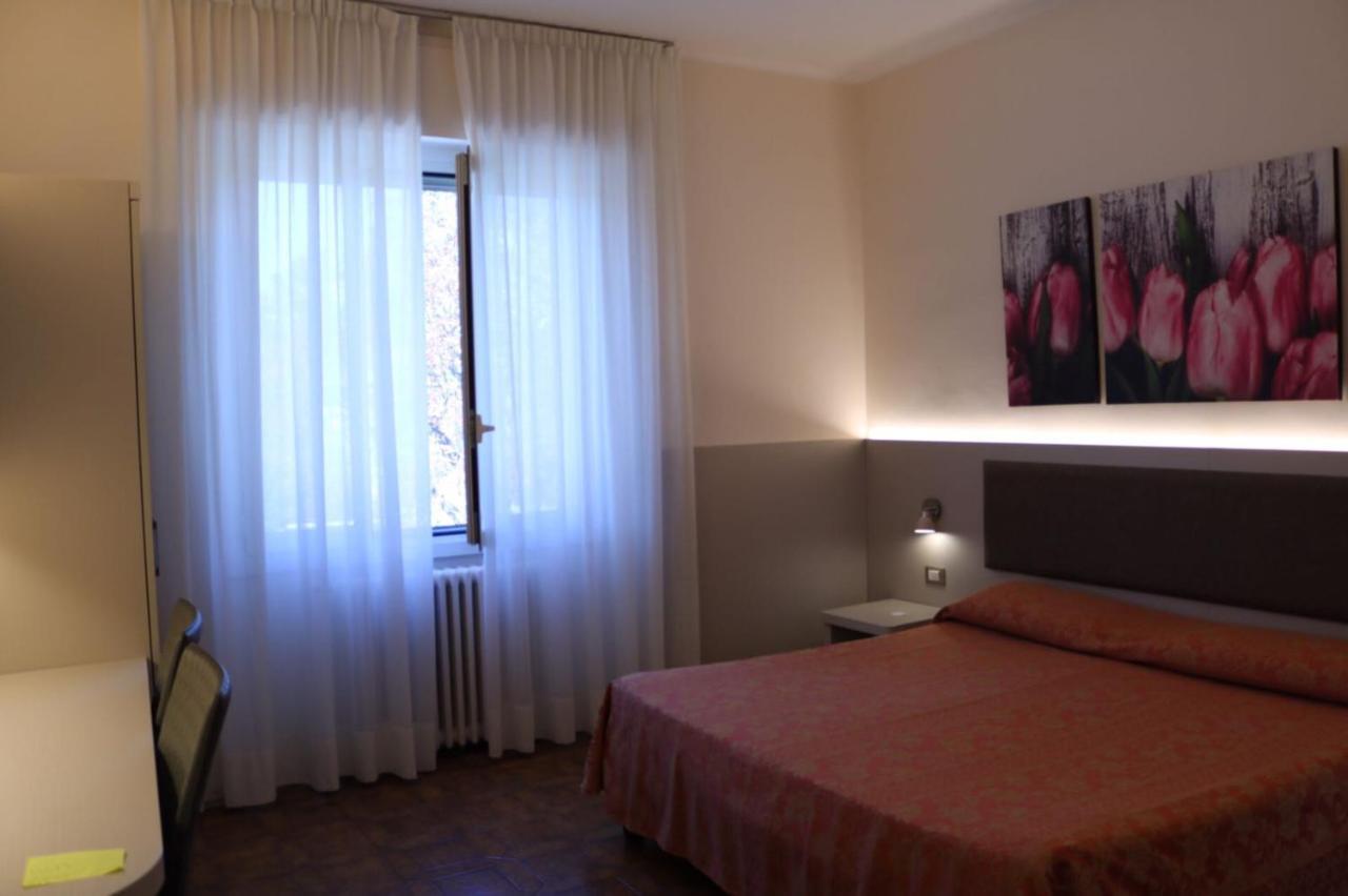 Dipendenza Aurora Apartment Pavia Bagian luar foto