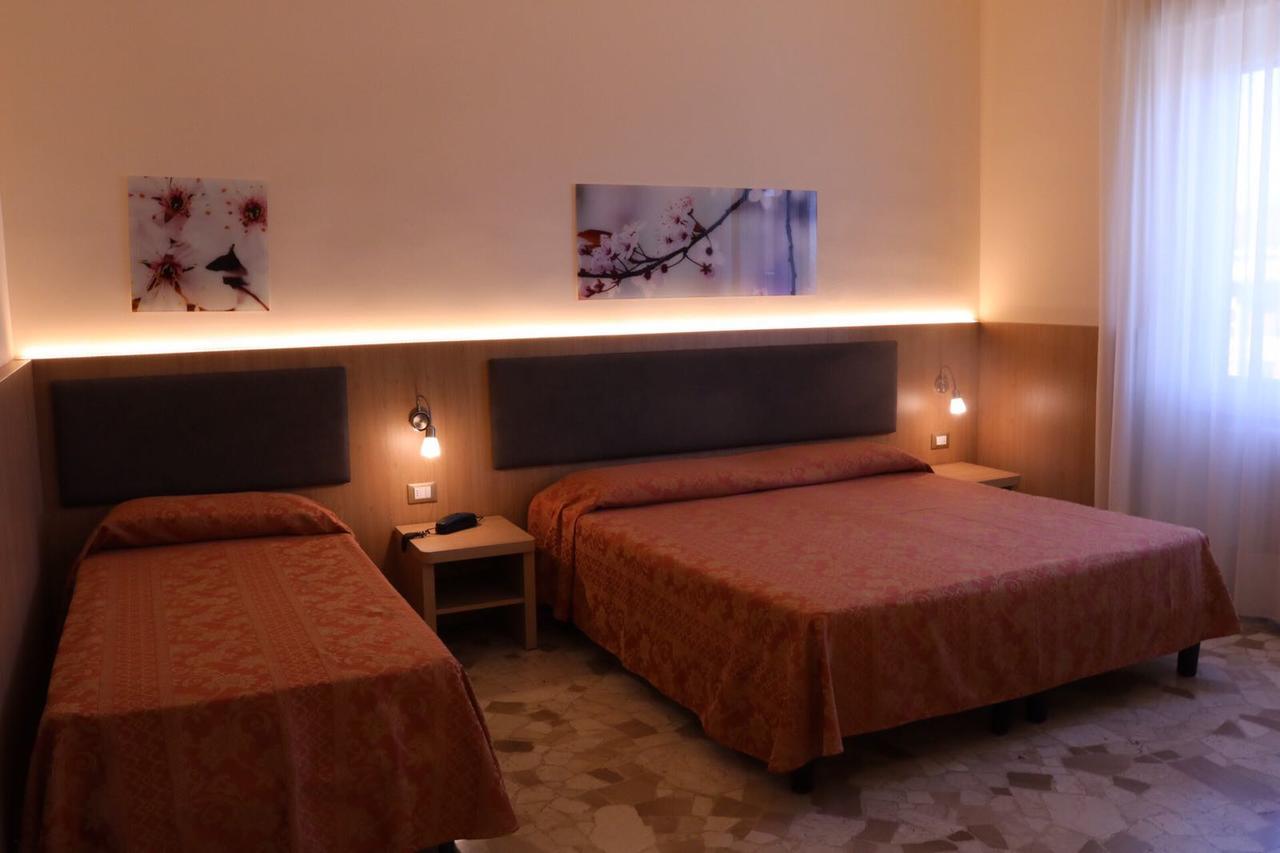 Dipendenza Aurora Apartment Pavia Bagian luar foto
