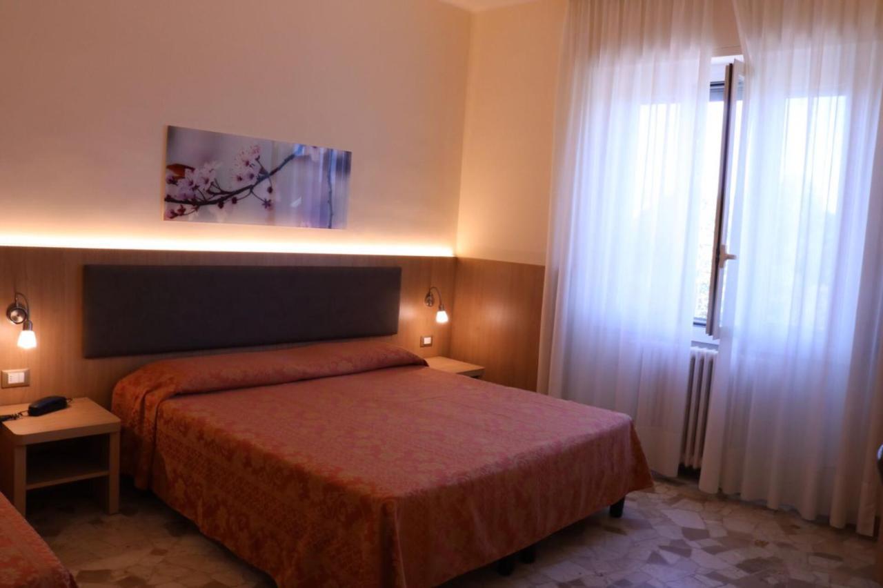 Dipendenza Aurora Apartment Pavia Bagian luar foto