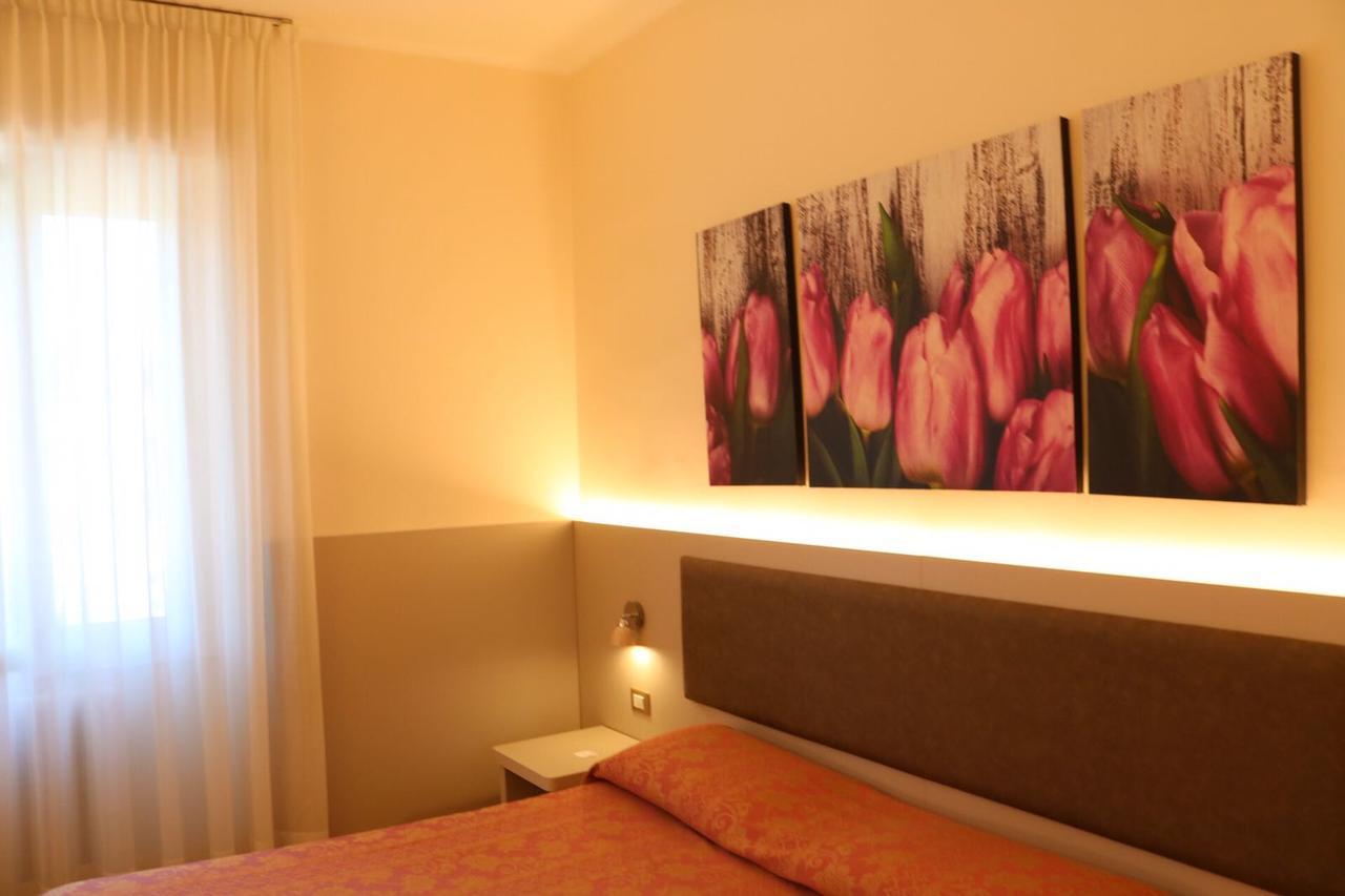 Dipendenza Aurora Apartment Pavia Bagian luar foto